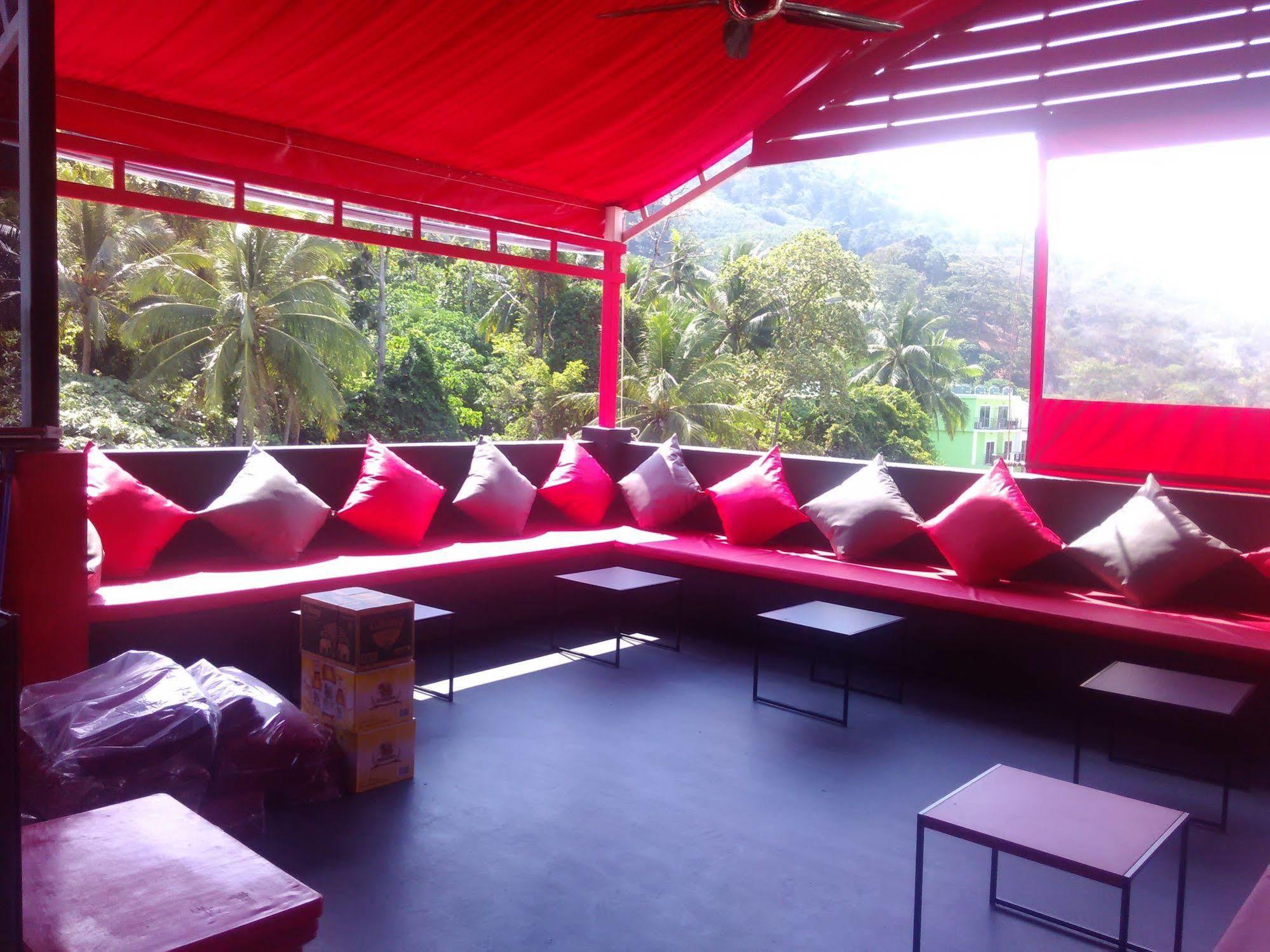 Sharaya Patong Hotel Esterno foto