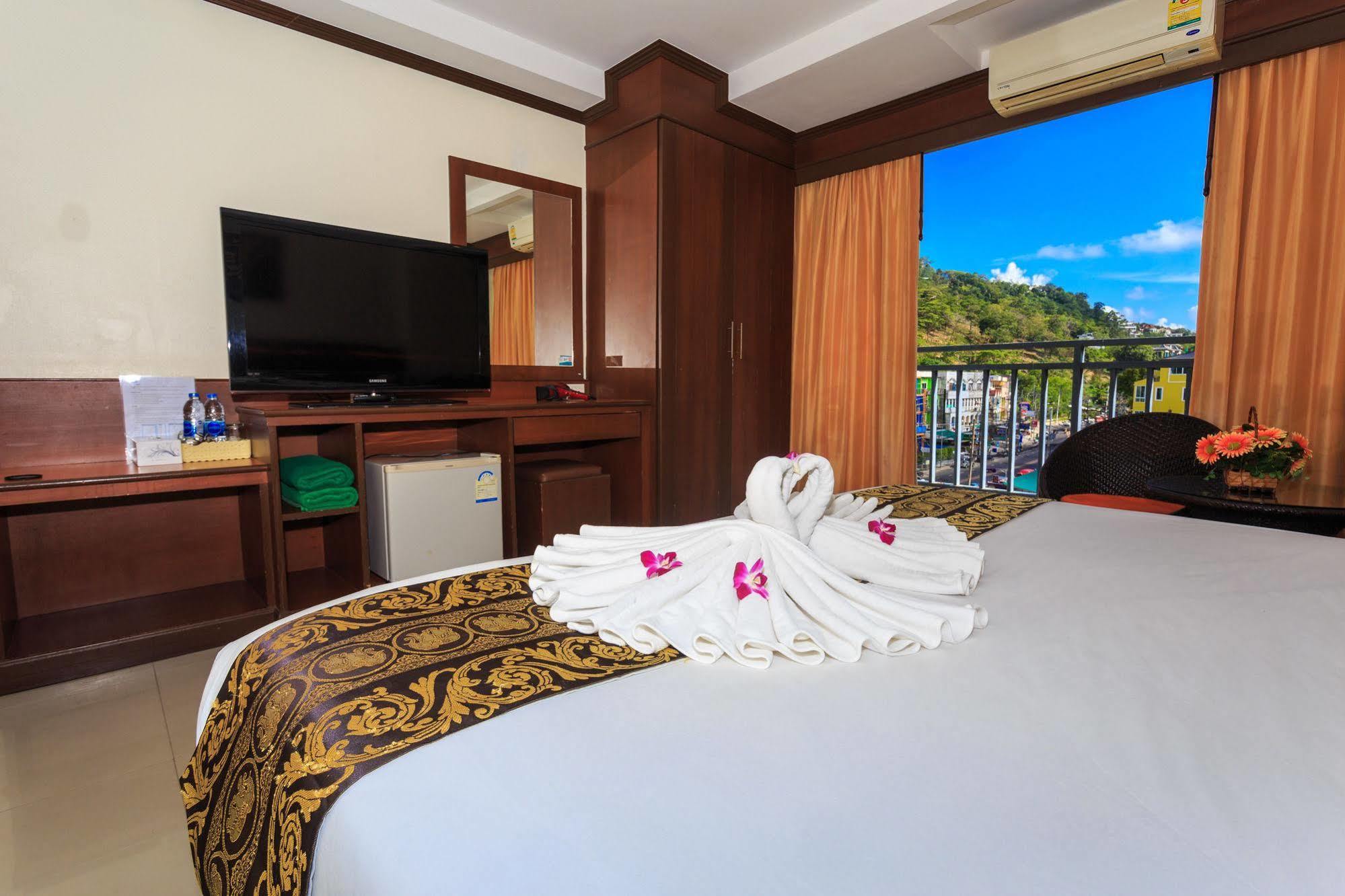 Sharaya Patong Hotel Esterno foto