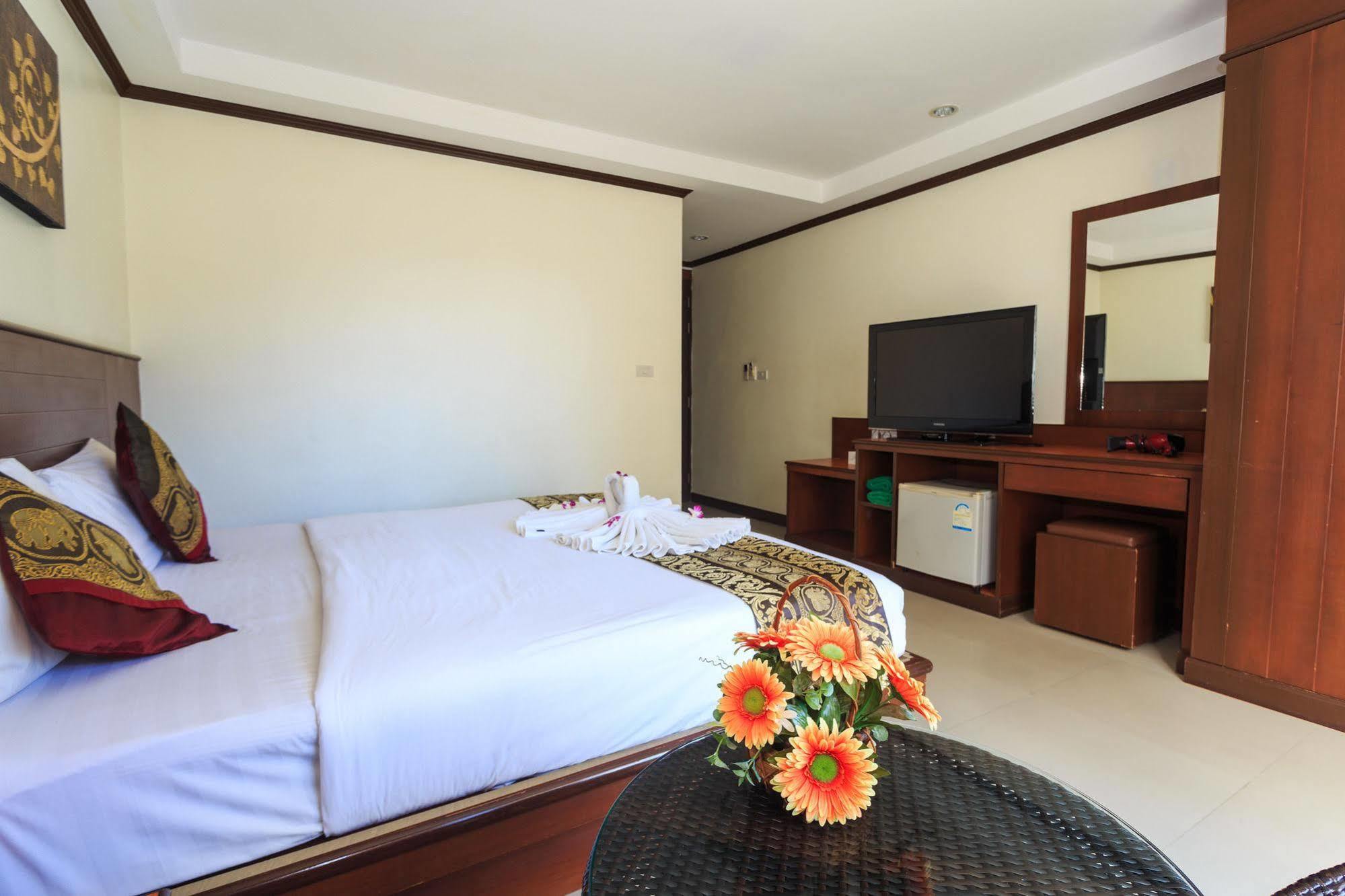 Sharaya Patong Hotel Esterno foto