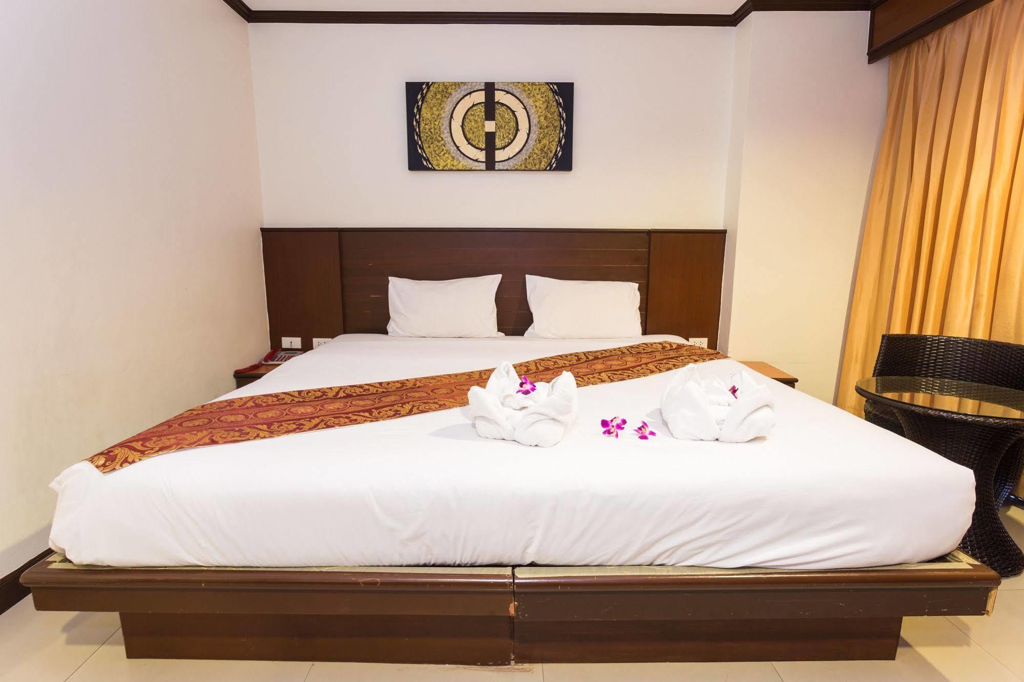 Sharaya Patong Hotel Esterno foto