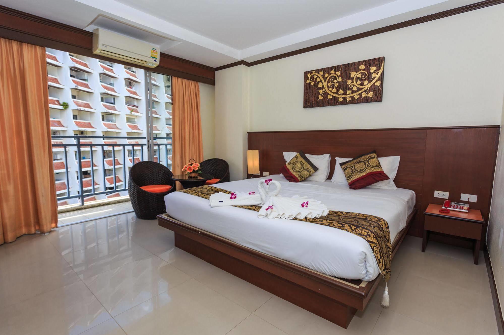 Sharaya Patong Hotel Esterno foto