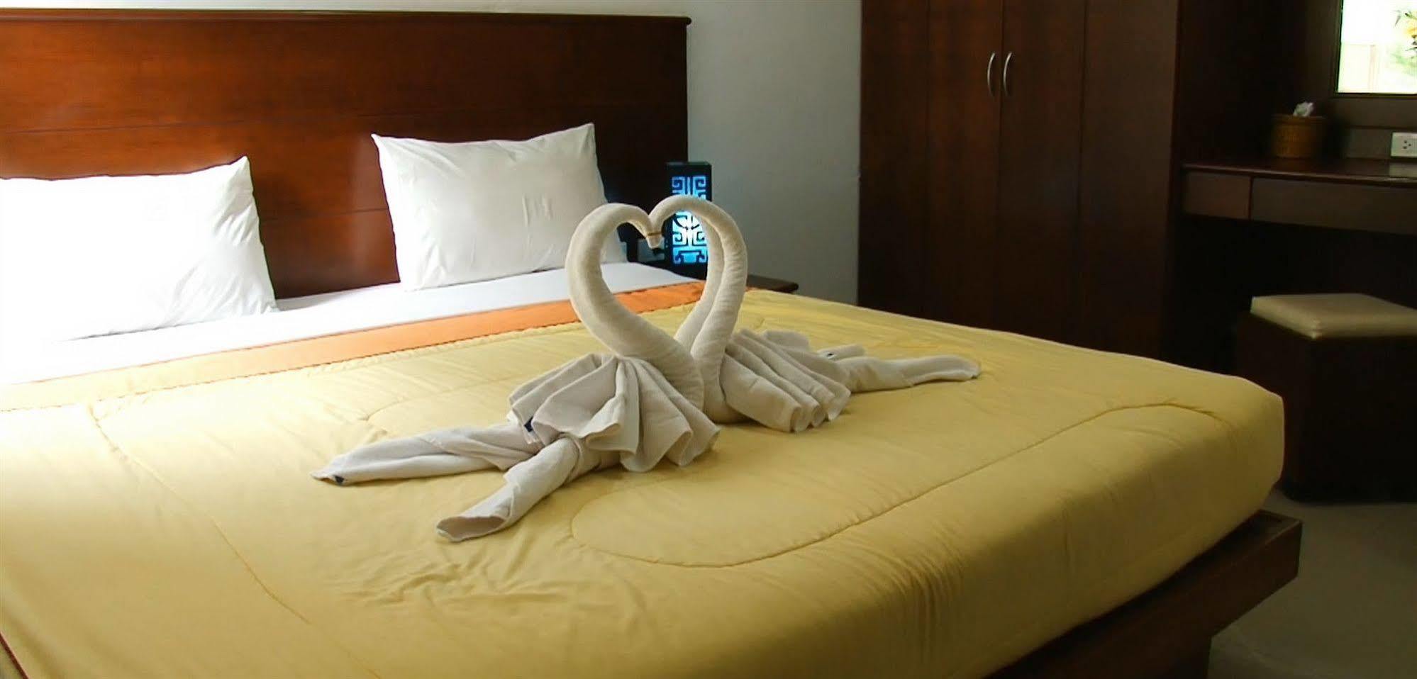 Sharaya Patong Hotel Esterno foto